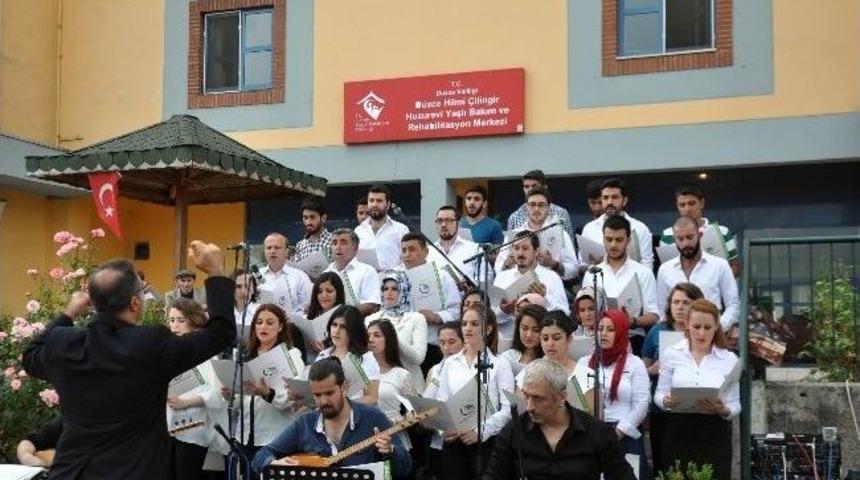 Huzurevi Sakinleri T&uuml;rk&uuml;lerle Keyifli Anlar Yaşadı