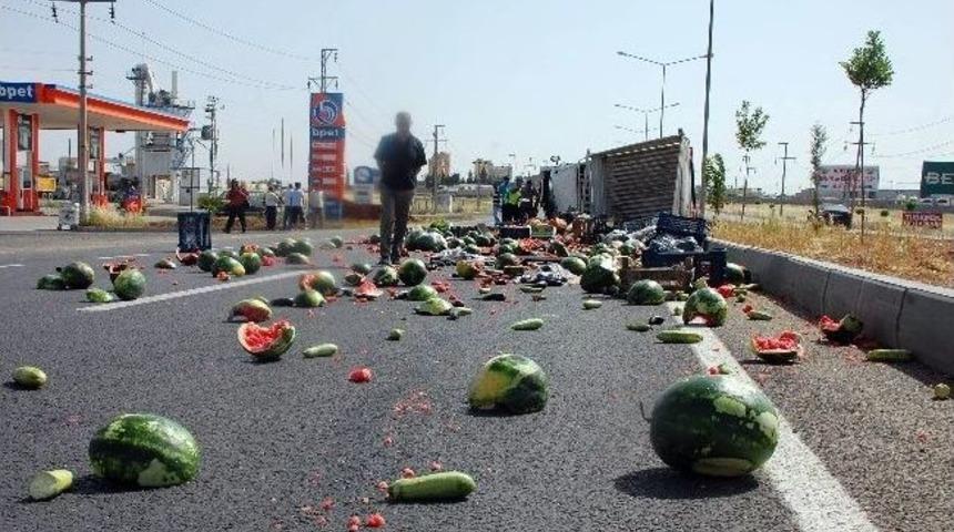 Karayolu Sebze-meyve Tarlasına D&ouml;nd&uuml;