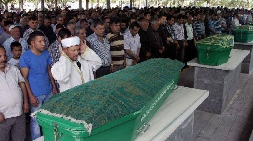 Gaziantep'te &Ouml;ld&uuml;r&uuml;len İki Kız Kardeş Toprağa Verildi