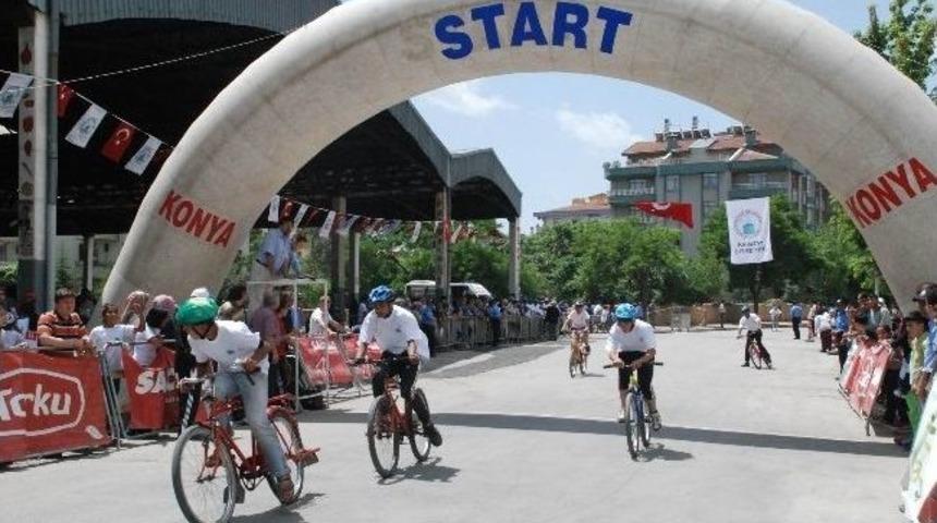 &Ouml;d&uuml;ll&uuml; D&uuml;z Bisiklet Yarışları S&uuml;r&uuml;yor