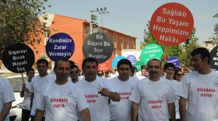 Cizre&rsquo;de 'sigarasız Bir Hayat İ&ccedil;in El Ele' Sloganıyla Y&uuml;r&uuml;y&uuml;ş Yapıldı