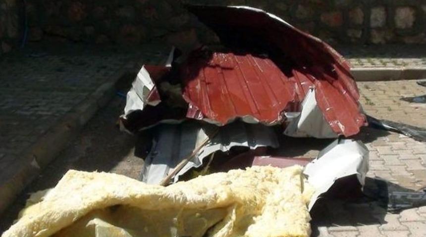 Bayburt’ta Fırtına Çatıyı Uçurdu