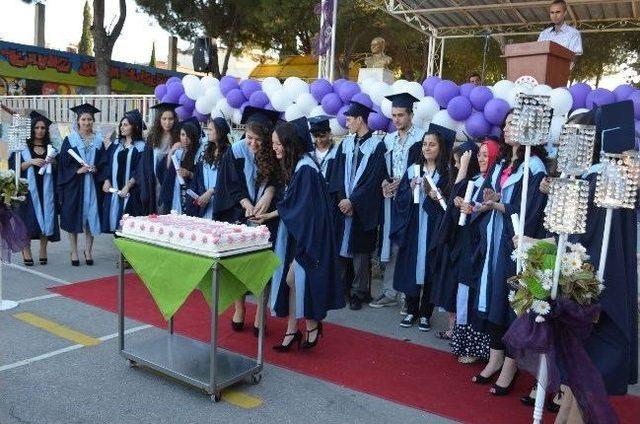 Söke Ys Anadolu Öğretmen Lisesi’nde Mezuniyet Sevinci