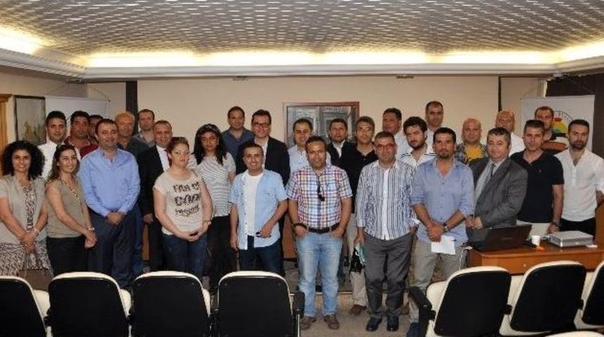 Manavgat'ta "g&uuml;&ccedil;l&uuml; B&uuml;y&uuml;yen Şirket Olmak" Konulu Seminer D&uuml;zenlendi