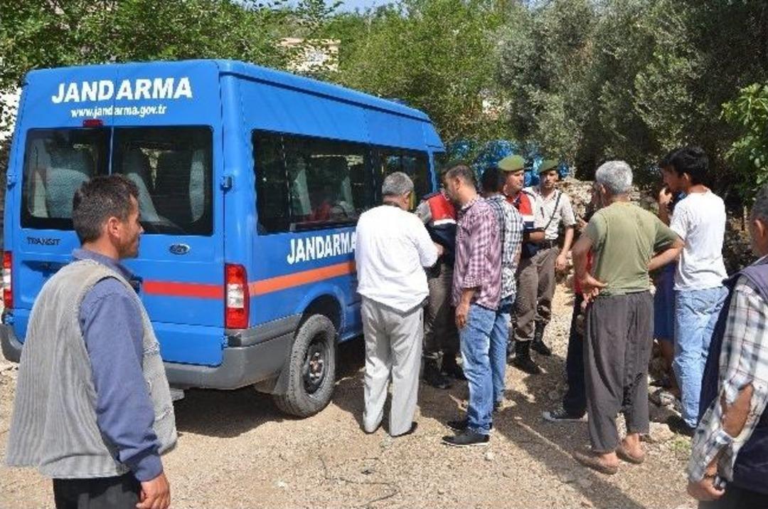 Cinnet Getiren Adam Evi Yakıp 4 Kişiyi Vurdu