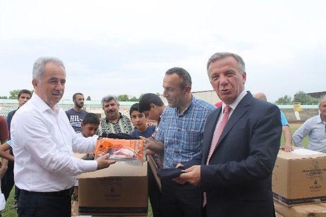 İbb, Yalova’da 12 Kulübe Malzeme Yardımı Yaptı