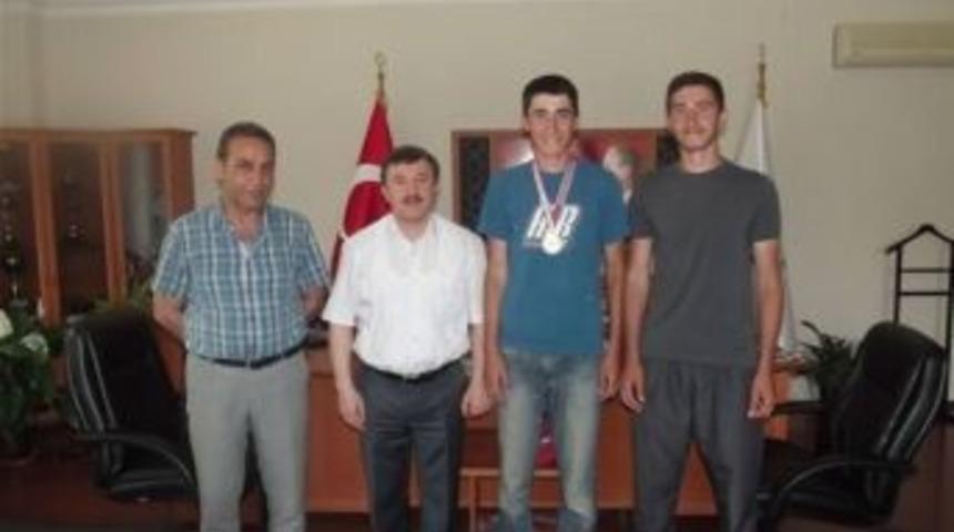 Şampiyon Ok&ccedil;u, Kaplan&rsquo;ı Ziyaret Etti