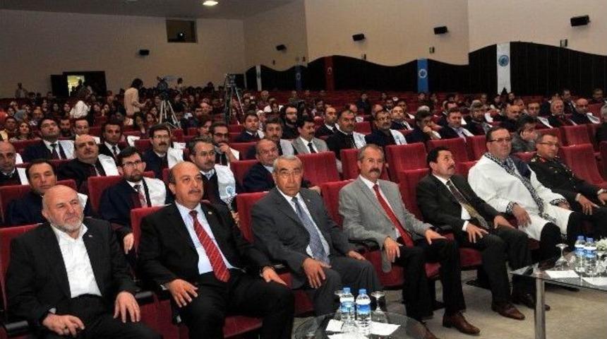 Ak&uuml;'de &lsquo;2013-2014 Akademik Yılı Mezuniyet T&ouml;reni&rsquo;