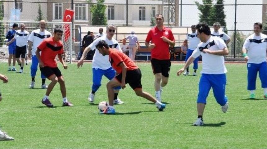 Milletvekili Hakem Oldu, Protokol Ma&ccedil; Yaptı