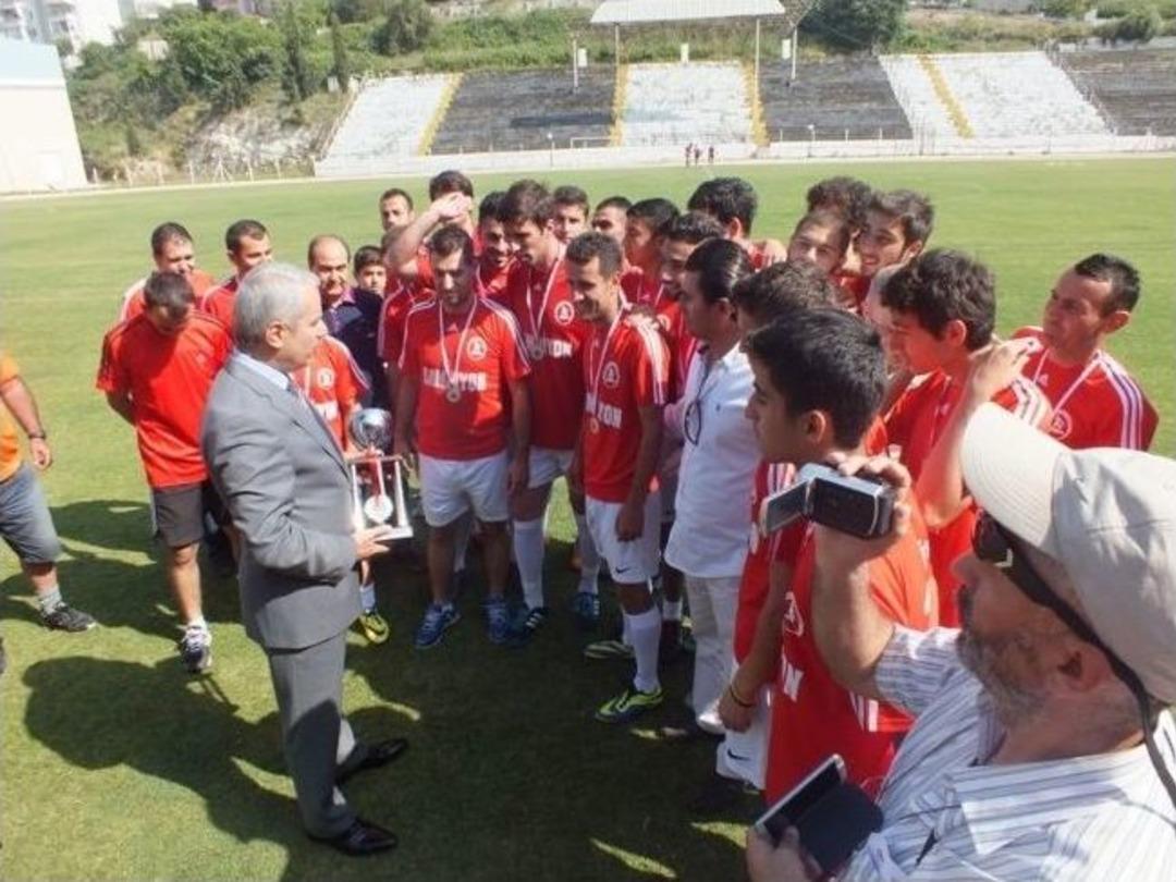 Adag&uuml;c&uuml; Şampiyonluk Kupasına Kavuştu