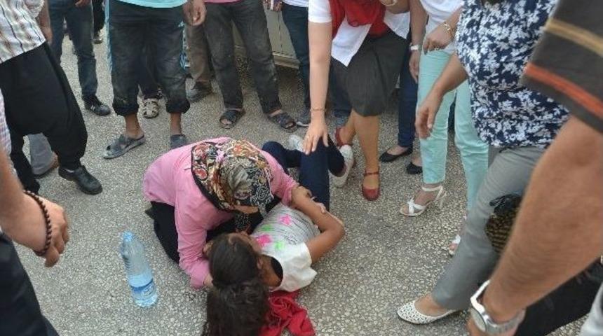 Yolun Karşısına Ge&ccedil;meye &Ccedil;alışan &Ccedil;ocuğa Otomobil &Ccedil;arptı :1 Yaralı