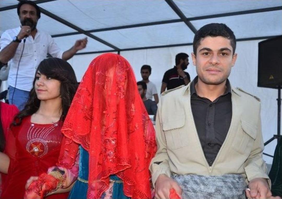 &Ouml;ğrenciler &Ouml;ğretmenlerine Kına Gecesi D&uuml;zenledi