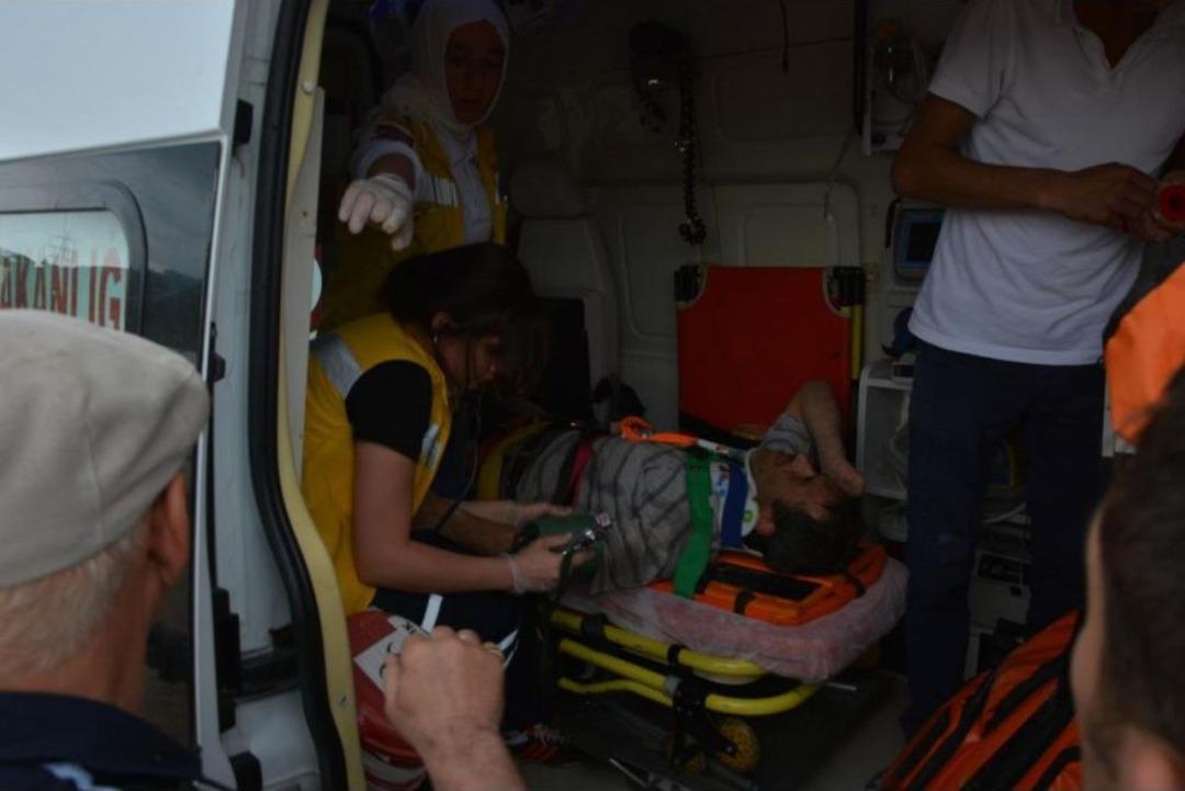 Yıkılan Iskelenin Altında Kalan Inşaat Iş&ccedil;isi Yaralandı