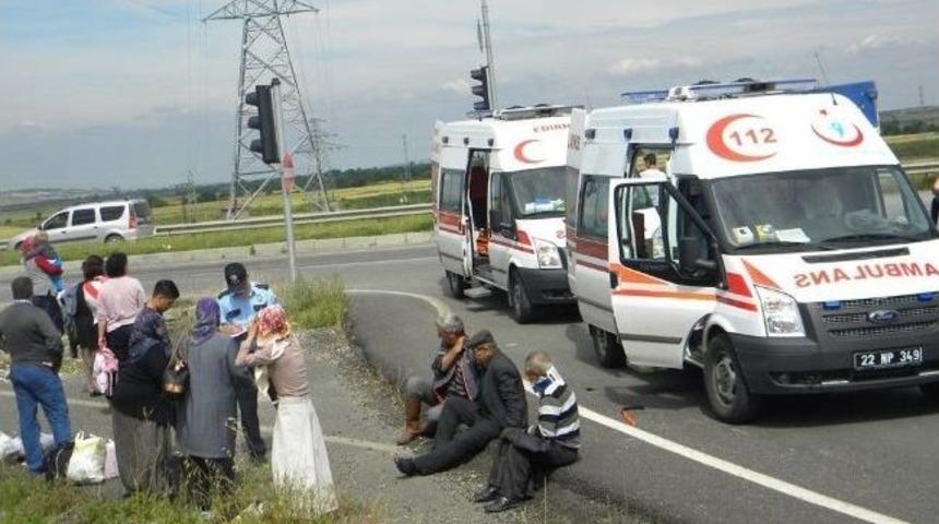 Otomobil Yolcu Otob&uuml;s&uuml;ne &Ccedil;arptı: 5 Yaralı