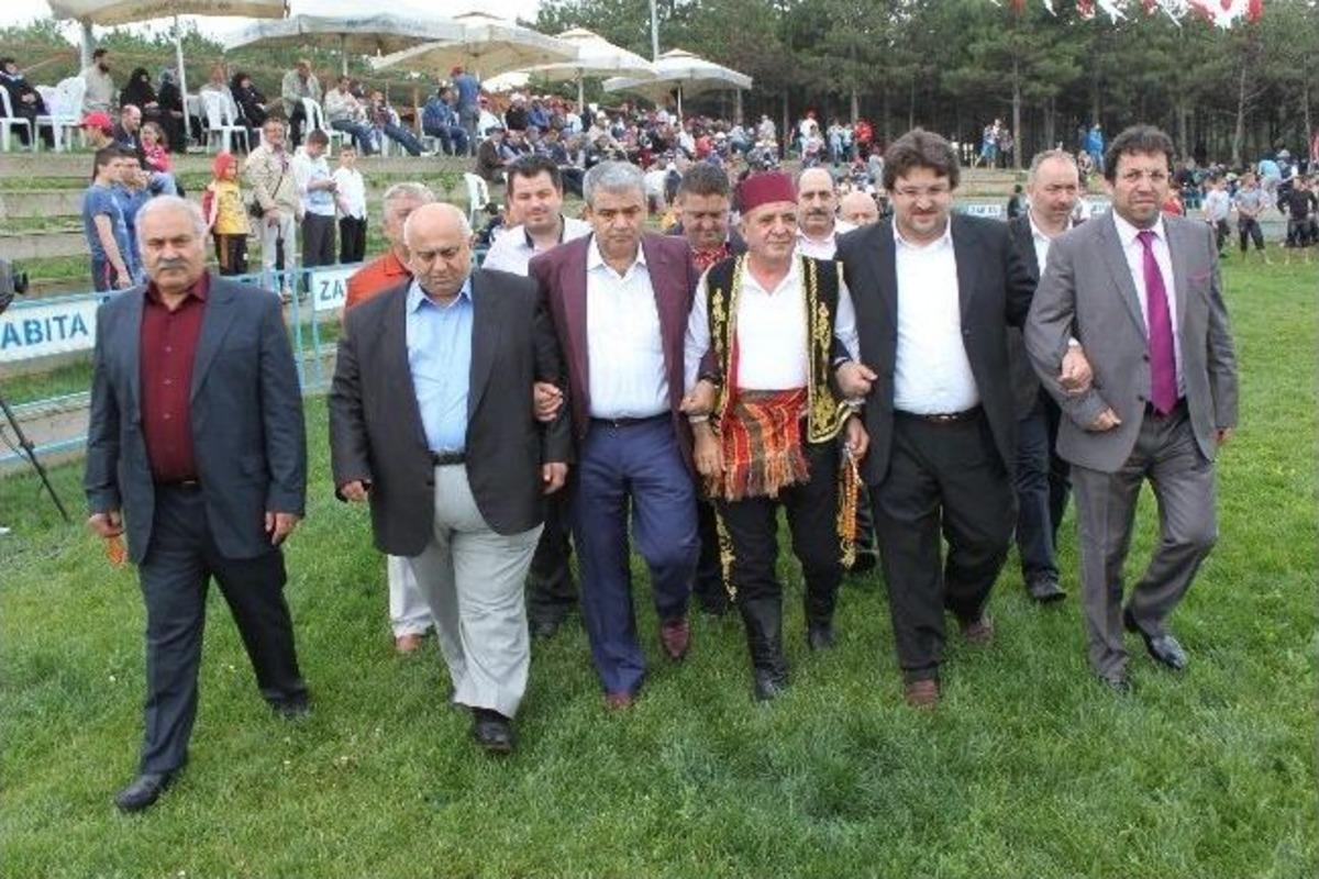 Pehlivanlar Er Meydanına &Ccedil;ıktı