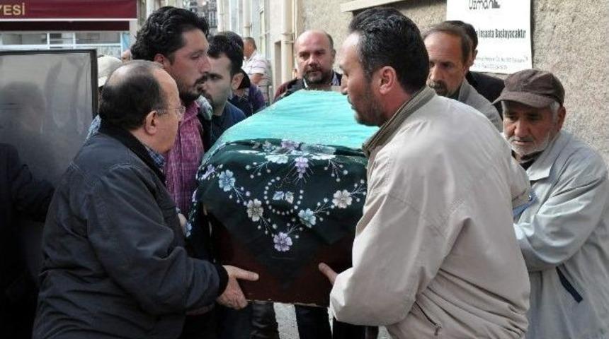 Vahşice &Ouml;ld&uuml;r&uuml;len Yaşlı Kadın Toprağa Verildi
