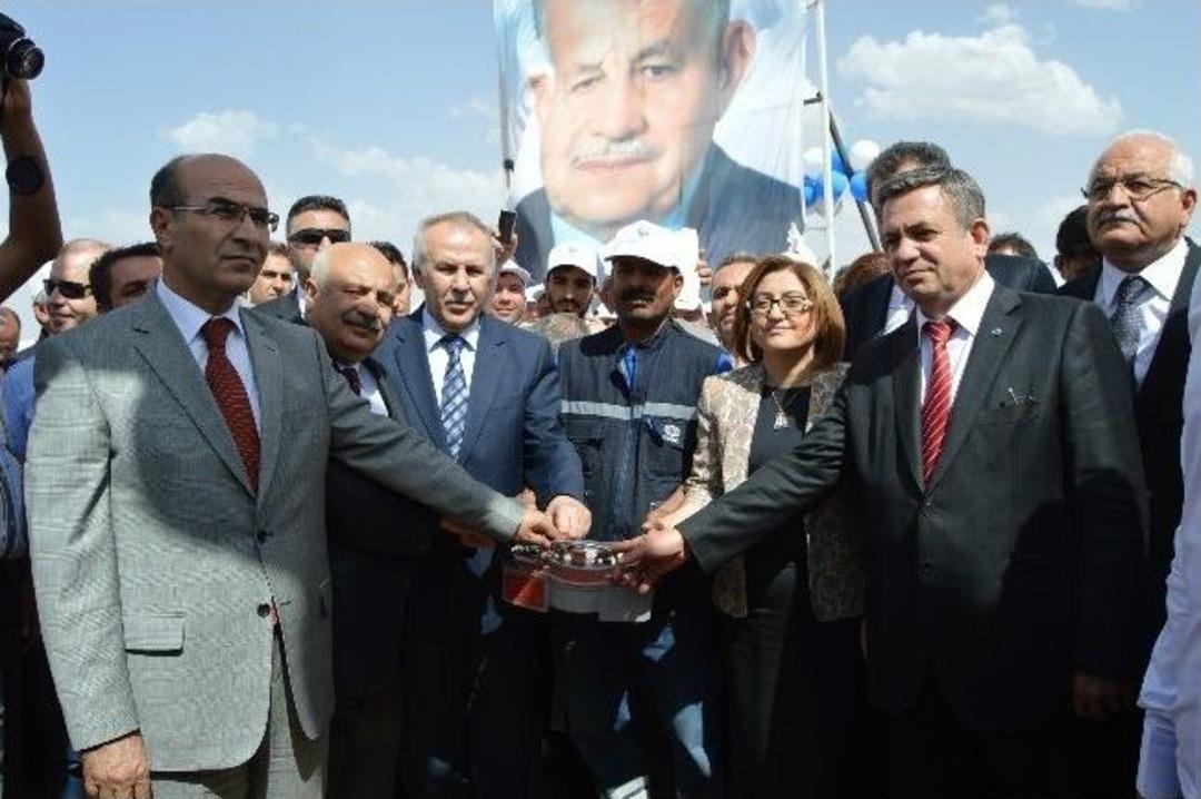 Adıyaman'ın Besni İl&ccedil;esine Beş Bin Kişilik A&ccedil;ık Hava Tıyatro