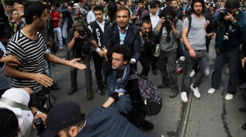 İstiklal Caddesi'nde G&ouml;zaltı Arbedesi