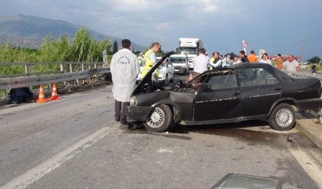 Ref&uuml;jde Tamirat Yapan İş&ccedil;ilere Ara&ccedil; &Ccedil;arptı: 2 &Ouml;l&uuml;, 1 Yaralı