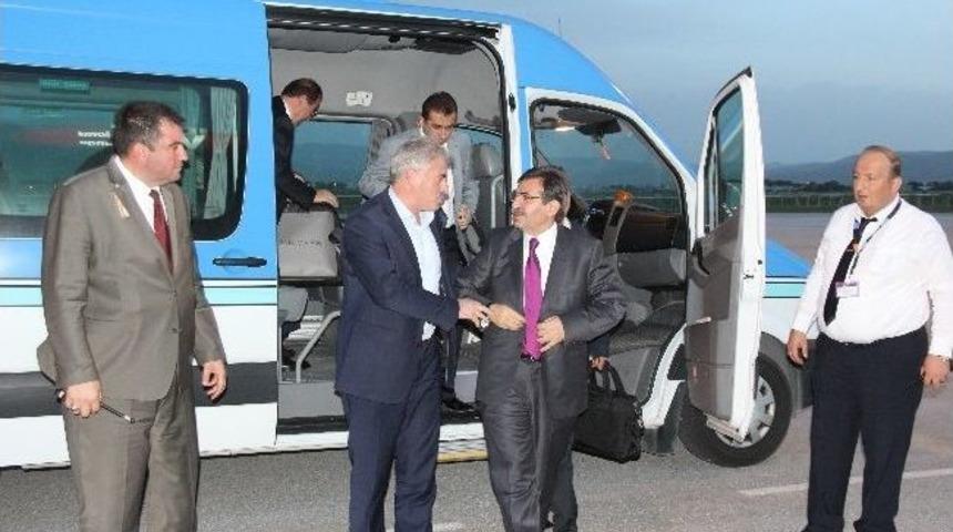 Bakan G&uuml;ll&uuml;ce: &ldquo;ak Parti Yapılan Anketlere G&ouml;re B&uuml;t&uuml;n Hepsini Kazanıyor&rdquo;