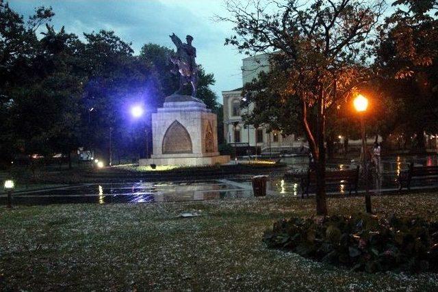 Samsun’a Fındık Büyüklüğünde Dolu Yağdı