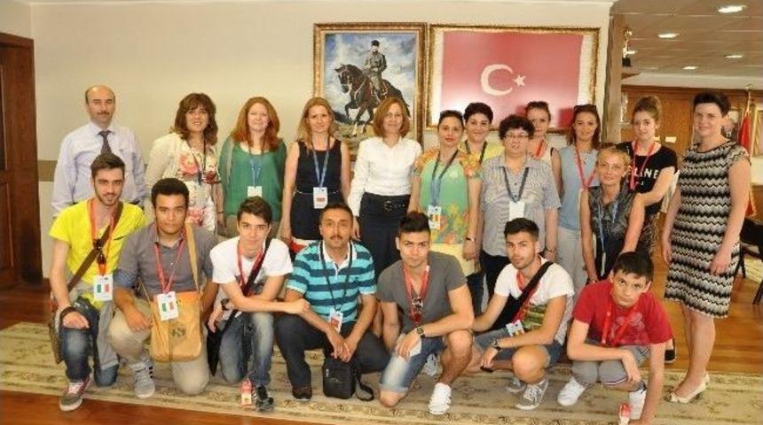 Misafir &Ouml;ğrencilerden Nazilli Belediyesi'ne Ziyaret