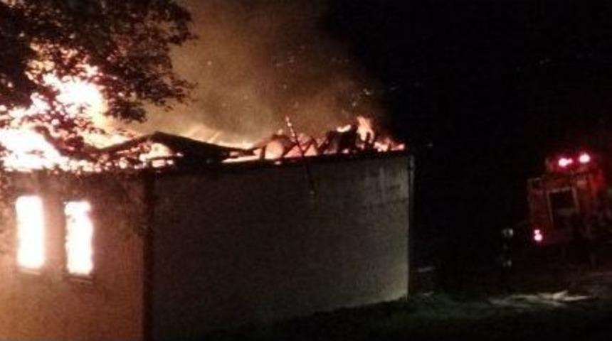 Dayısının 2 Katlı Evini Benzin D&ouml;k&uuml;p Yaktı