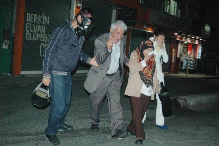 Gelin-damat Ve Davetliler Eylemin Ortasında Kaldı G4