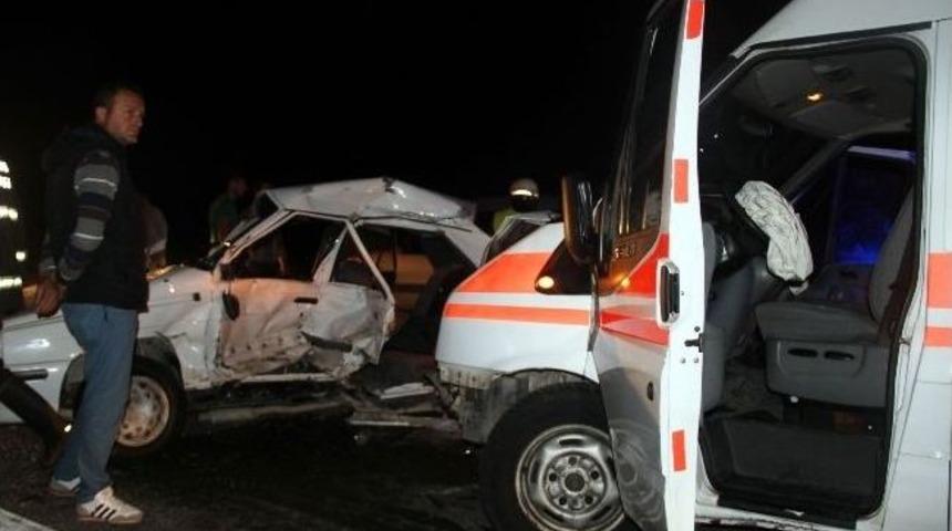 Ambulans İle Otomobil &Ccedil;arpıştı: 6 Yaralı