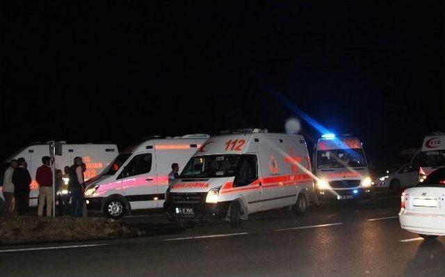 Ambulans İle Otomobil Çarpıştı: 6 Yaralı 2
