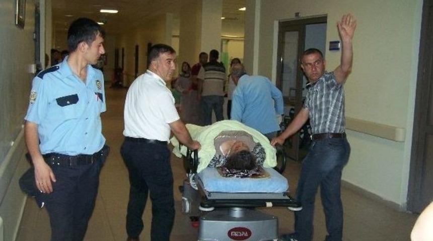 Besni&rsquo;de Motosiklet Yayaya &Ccedil;arptı: 2 Yaralı