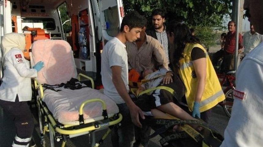 Motosiklet Bisiklete &Ccedil;arptı: 1 Yaralı