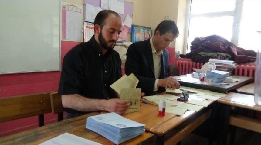 G&ouml;m&uuml; Beldesinde Vatandaş Sandık Başına Gitti