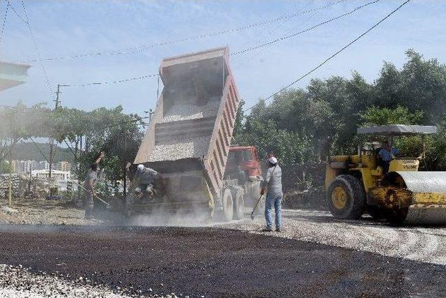 Kumluca’da Yılın İlk Asfaltı Döküldü