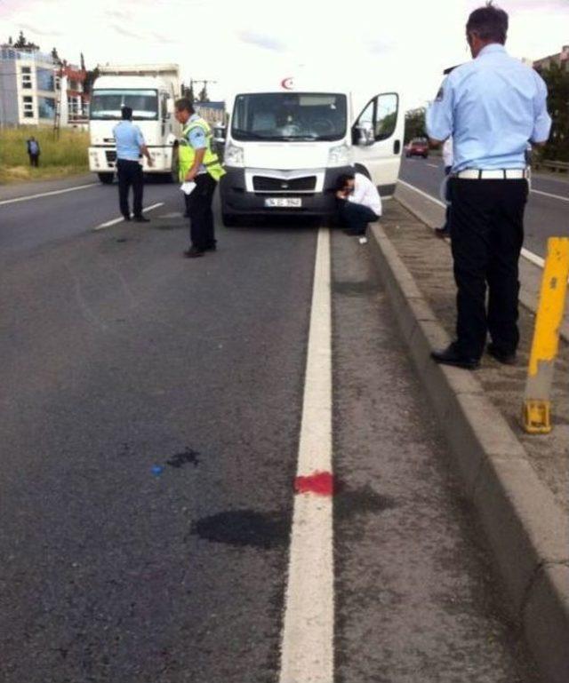 (&ouml;zel Haber) Servis Minib&uuml;s&uuml;n&uuml;n &Ccedil;arptığı Gen&ccedil; Hayatını Kaybetti 1