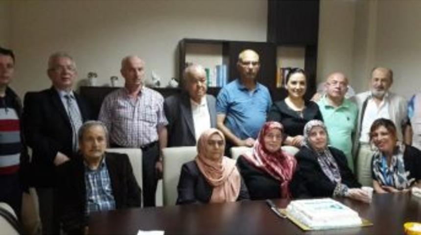 Doğum G&uuml;nlerini Birlikte Kutladılar