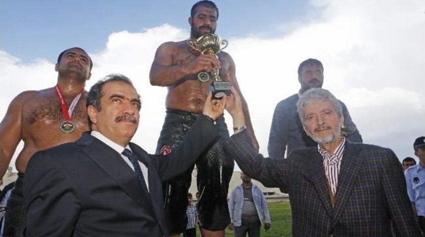 Sincan Er Meydanının Başpehlivanı &Uuml;nal Karaman Oldu