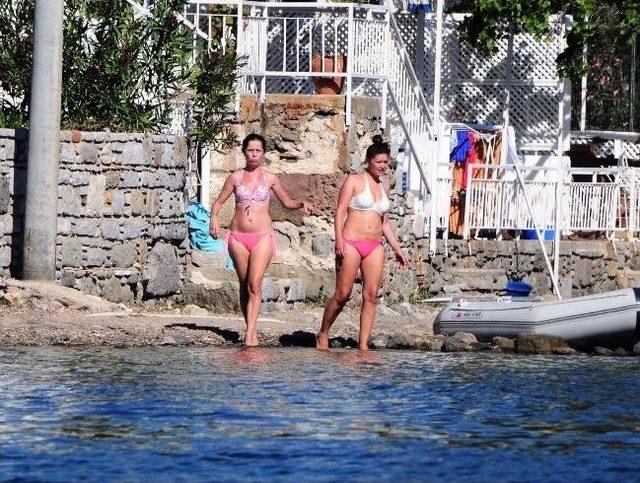 Nurg&uuml;l Yeşil&ccedil;ay Deniz Sezonunu A&ccedil;tı 1