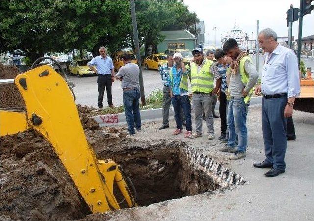 Yol &Ccedil;alışmalarında &Ccedil;ıkan Kemikler Mezarlığa Defnedildi 1