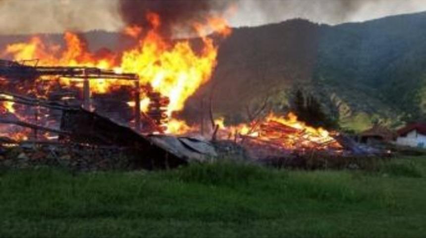 Boyabat'ta 31 Ev K&uuml;l Oldu