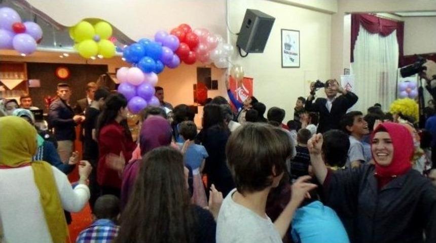 Sevgi Evlerinde Kalan &Ccedil;ocuklara Doğum G&uuml;n&uuml; Kutlaması