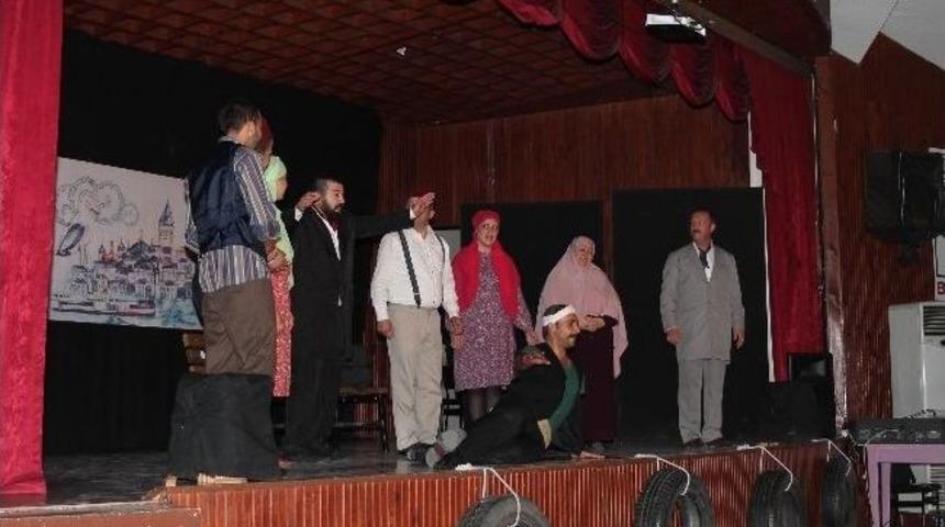 Tiyatro Sahnesinde Evlilik Teklifi