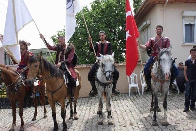 Arınç, Leylek Şenliğine Katıldı