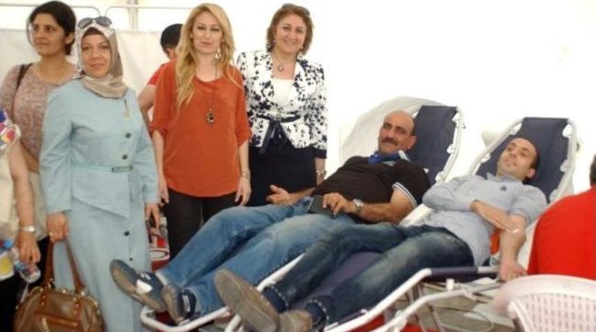 Ak Parti Adana İl Kadın Kolları'ndan Kan Bağışı Kampanyası