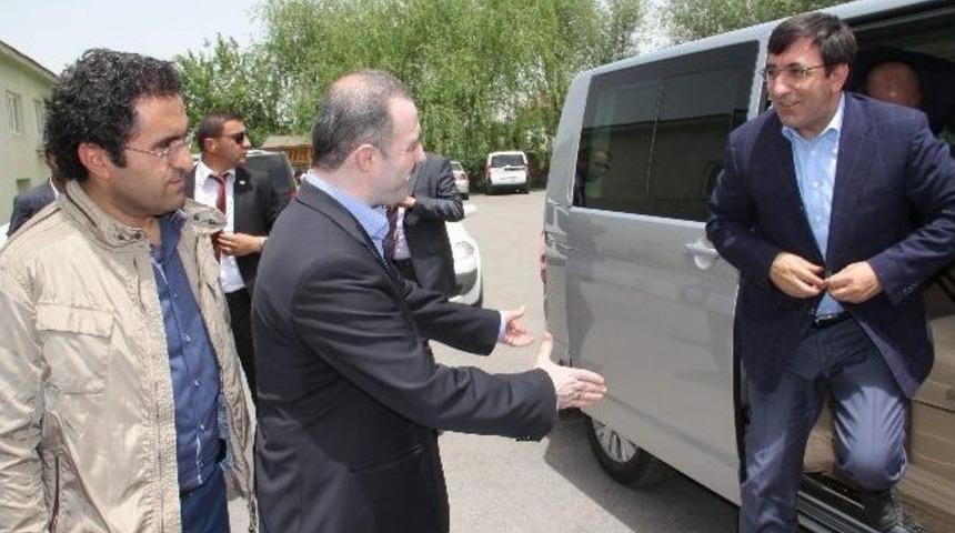 Bakan Yılmaz&rsquo;dan Tuşba Belediyesi&rsquo;ne Ziyaret