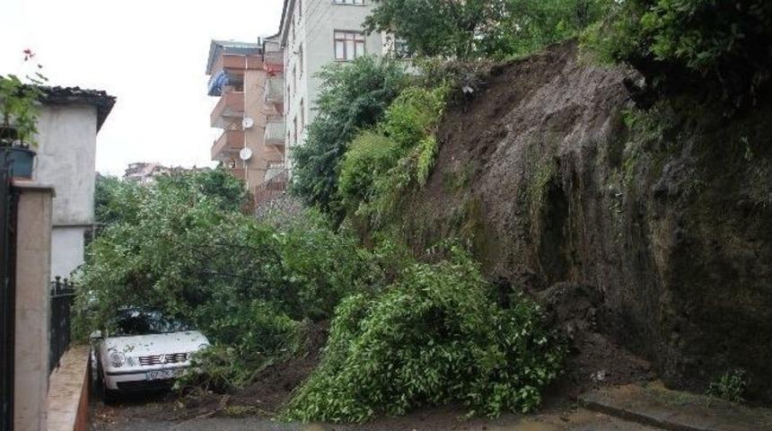 Aşırı Yağışlar Ereğli&rsquo;de Heyelana Yol A&ccedil;tı