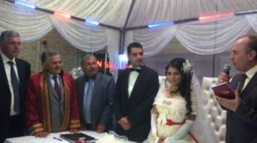 Basın Yayın Ve Enformasyon İl M&uuml;d&uuml;r&uuml; Mehmet Uğurlu'nun Kızı D&uuml;nya Evine Girdi