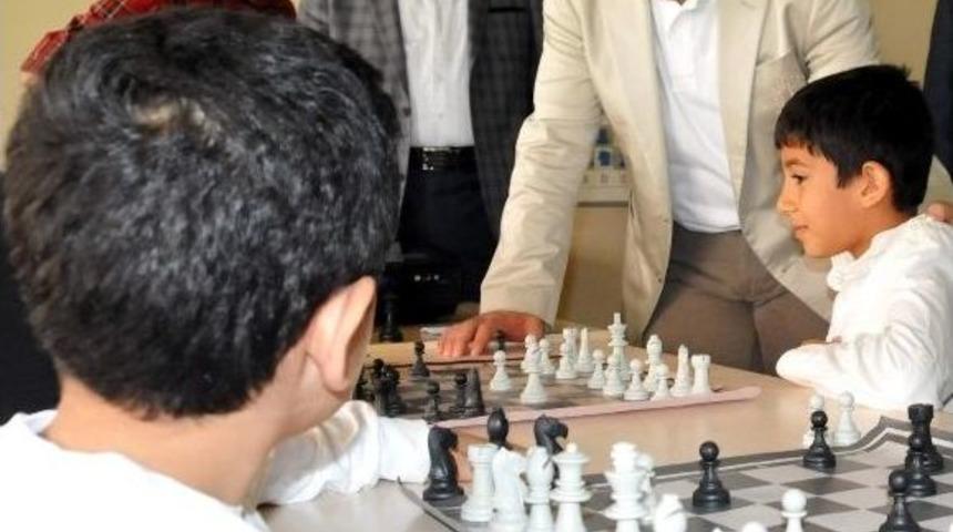 Başkan &Ccedil;ift&ccedil;i Gen&ccedil;lerle Buluştu