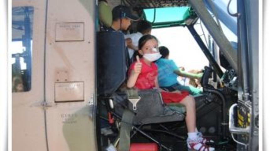 L&ouml;semili &Ccedil;ocukların Helikopter Sevinci