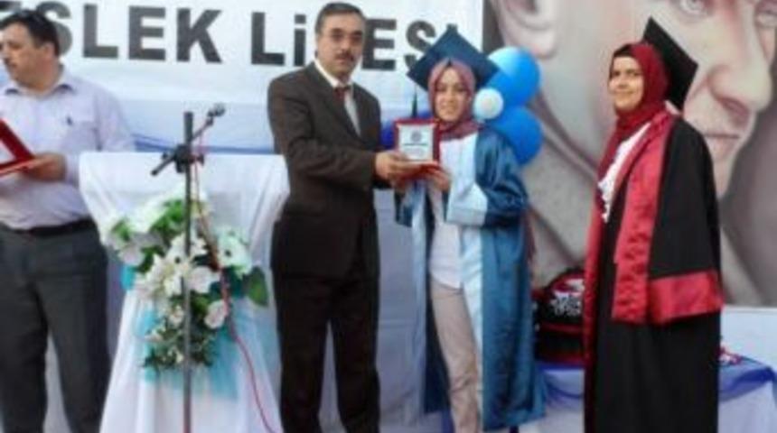 Alaplı Kız Teknik ve Meslek lisesi mezuniyet t&ouml;reni d&uuml;zenledi